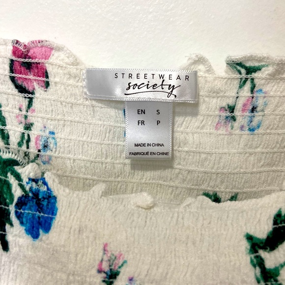 White Floral Off the Shoulders Crop Top - Picture 3 of 3